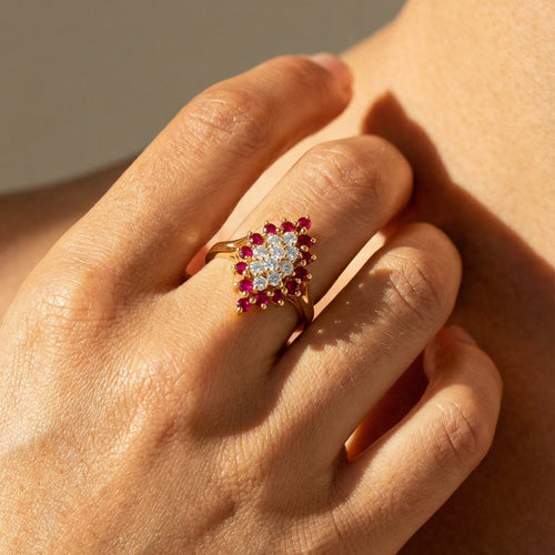https://cdn.shopify.com/s/files/1/0442/6560/3235/files/funkelnder-cocktailring-mit-rubinen-diamanten-14k-vintage-goldhoney-jewelry-2777045.jpg?v=1772565019