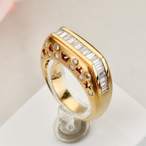 https://cdn.shopify.com/s/files/1/0442/6560/3235/files/luxurioser-750er-goldring-mit-mehrfach-diamantenhoney-jewelry-3790112.jpg?v=1772565516
