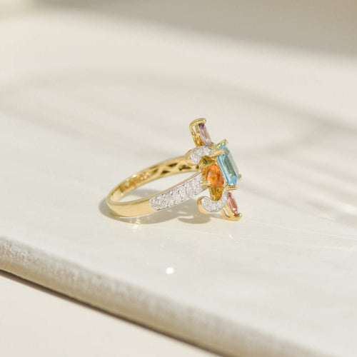 Bague 56 Bague en or jaune 18K avec pierres colorées et diamants 58 Facettes 2654