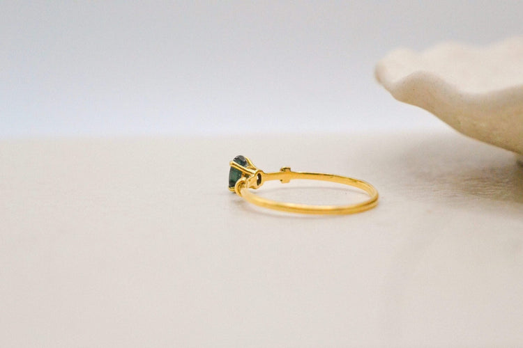 Inel 54 Inel Inel solitar din aur galben de 18 carate și safir 58 Facettes 3811