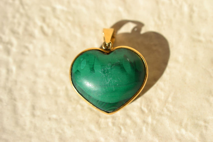https://www.noircarat.fr/wp-content/uploads/2025/03/pendentif-malachite.jpg