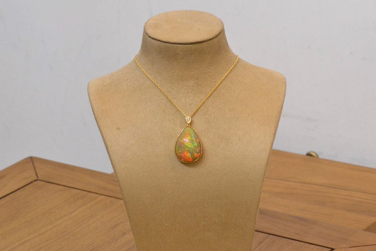 Collier Collier pendentif - Opale d’Éthiopie 37,39 ct et diamants en or 18k 58 Facettes 27207-27463
