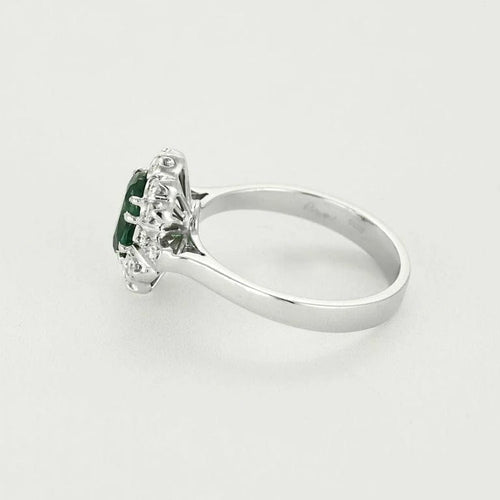 Bague 54 Bague marguerite en or gris 18k et diamants, émeraude ovale 58 Facettes BA519