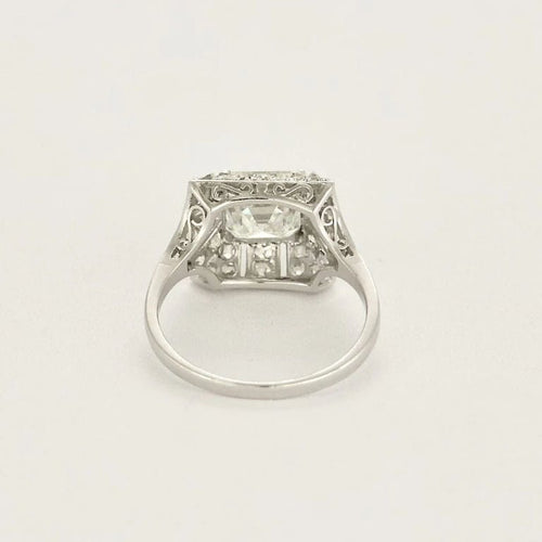 Bague 57 Bague - Bague chaton pyramidal princesse en platine et diamants 58 Facettes LJBAV3