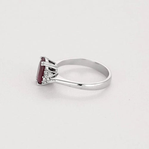 Bague 54 Bague - Rubis ovale et diamants en or blanc 18k 58 Facettes LJ25-302