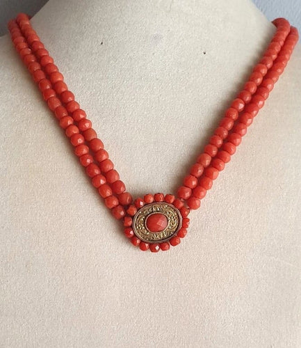 Collier Collier ancien 2 rangs de corail facetté avec motif central - 19ème siècle 58 Facettes