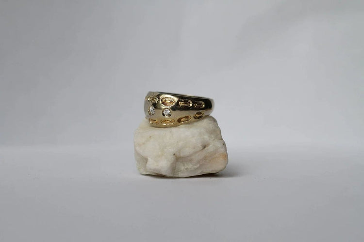Bague 52.5 Bague bombée polie miroir en or jaune 18k et 3 diamants 58 Facettes