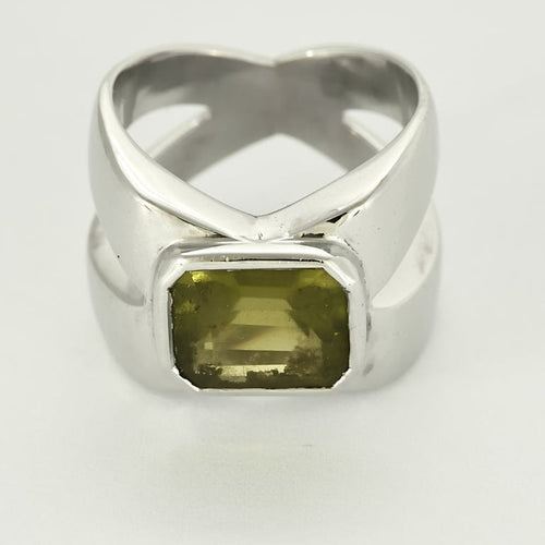 Ring 51.5 Modernist ring in white gold and peridot 58 Facettes ALB2061