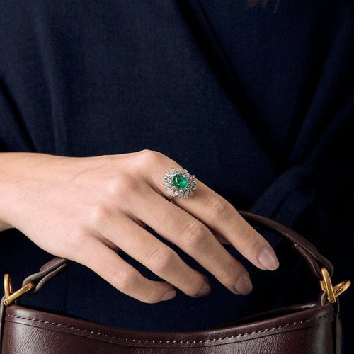 Bague 54 Bague cabochon d'émeraude ovale en or gris 18k et diamants 58 Facettes BA452