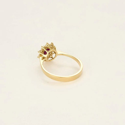 Bague 54 Bague marguerite en or jaune 18k et rubis entouré de diamants 58 Facettes BA212