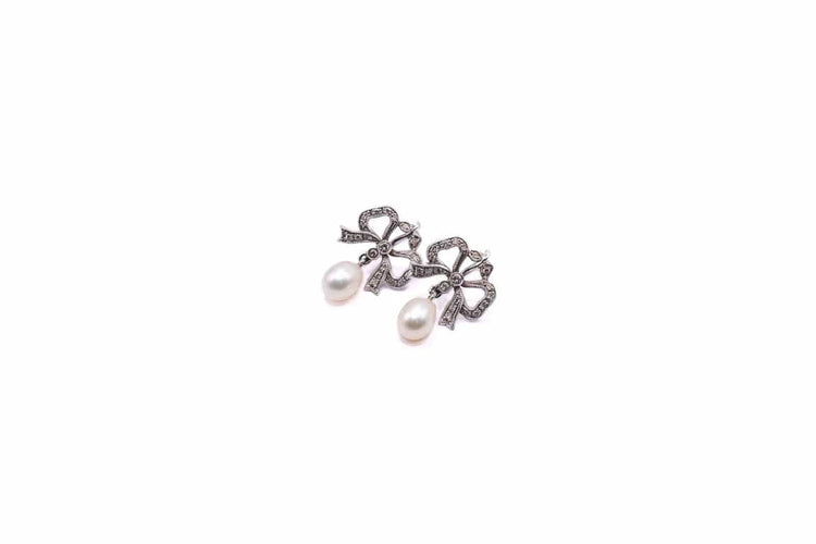 Boucles d'oreilles Boucles d'oreilles or blanc Noeuds perles et diamants 58 Facettes 5864