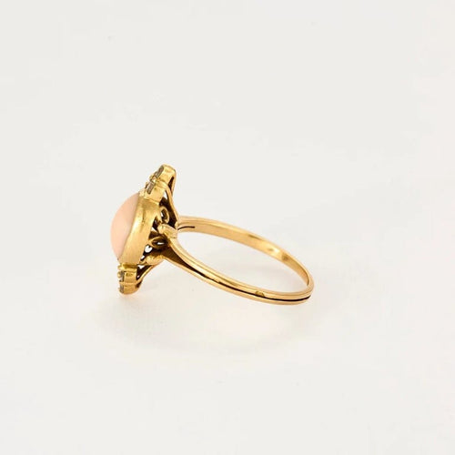 Bague 53.5 Bague en or jaune 18K au corail peau d’ange et diamants 58 Facettes 58FC178