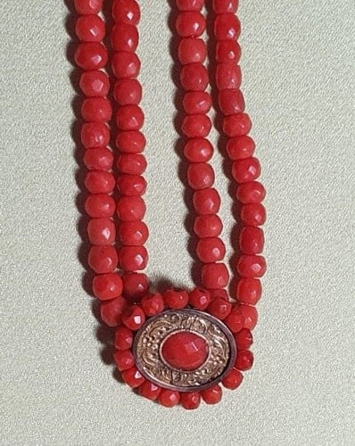 Collier Collier ancien 2 rangs de corail facetté avec motif central - 19ème siècle 58 Facettes