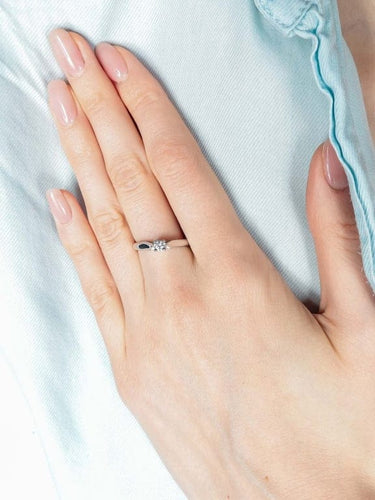 Bague 53.5 Bague - Solitaire en or gris et diamant 0,2 ct 58 Facettes 412 50088