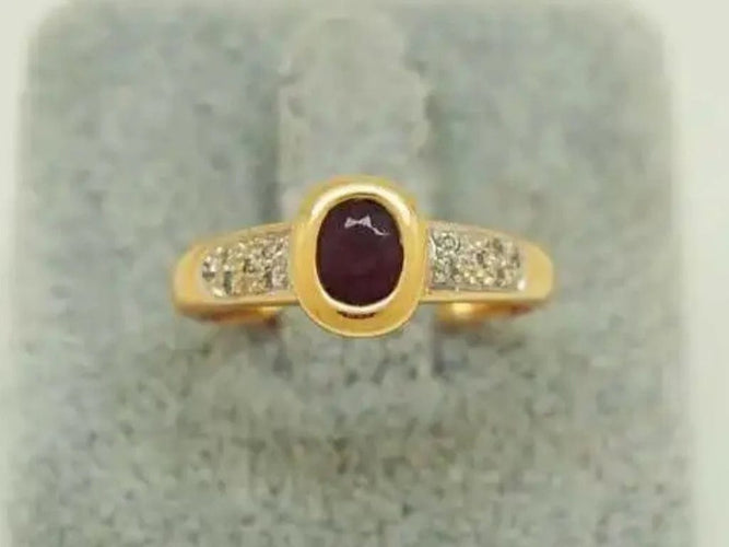 Bague 51 Bague en or jaune, diamants, rubis 58 Facettes