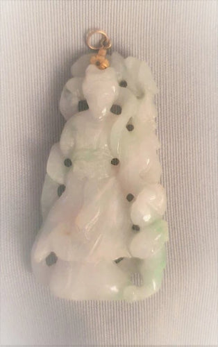 Pendentif Pendentif en jade néphrite sculpté 58 Facettes R 1645  Moe