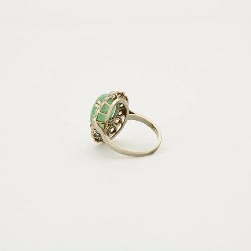 Bague 49 Bague cabochon jade et diamants en or blanc 18 carats 58 Facettes 1933