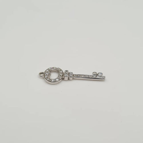 Pendentif Pendentif clef or blanc 18 carats serti de diamants 58 Facettes