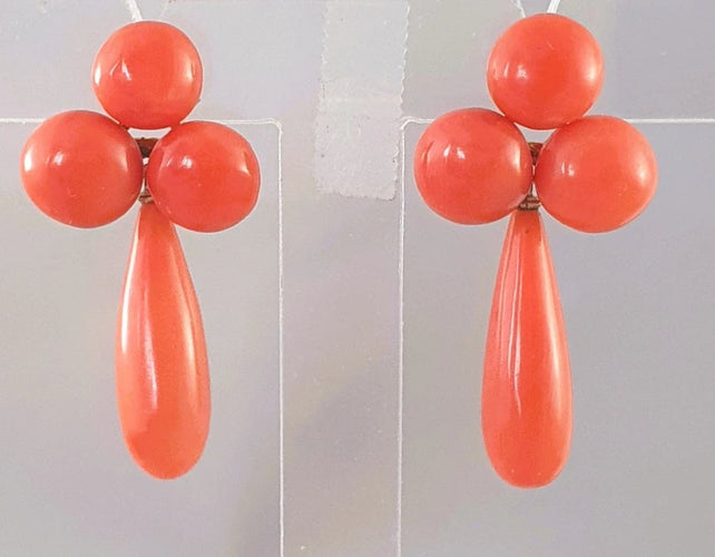 Boucles d'oreilles BOUCLES d'OREILLES CORAIL MEDITERRANEEN 3 CABOCHONS et 1 POIRE PENDANTE 58 Facettes