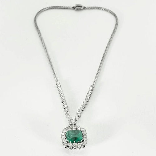 Collier Collier pendentif en or gris 18k, émeraude et diamants 58 Facettes LJ15