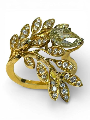 Bague 55 Bague feuillage pavée en or jaune 18k et diamants blancs, diamant fancy poire 58 Facettes