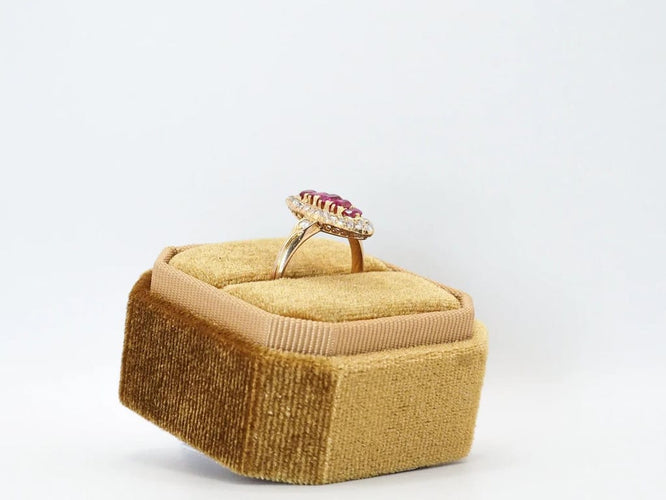 Bague 52 Bague Marquise or jaune, diamants, rubis 58 Facettes 4574