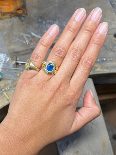 Bague 53 Bague Tourbillon cocktail en or jaune 18 carats saphir et diamants 58 Facettes