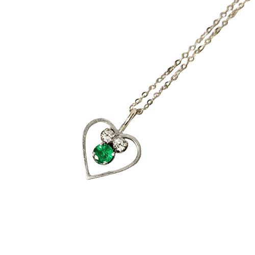 Naszyjnik z łańcuszkiem z białego złota 14-karatowego z zawieszką w kształcie serca, diamentami i szmaragdem 58 Facettes 2743