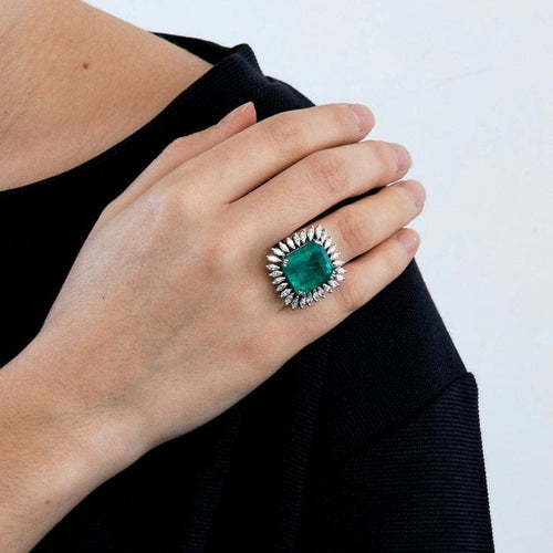 Bague 53 Bague marguerite en or blanc 18k et émeraude 13ct 58 Facettes 1972