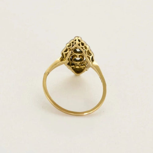 Bague 50,5 Bague Belle Époque à chaton losangique en or gris 18k et diamants 58 Facettes DADB-10