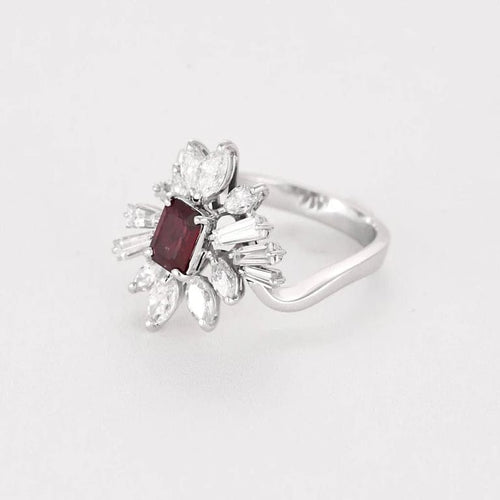 Bague 53.5 Bague mouvementée en or blanc 18k et rubis, diamants 58 Facettes BA661