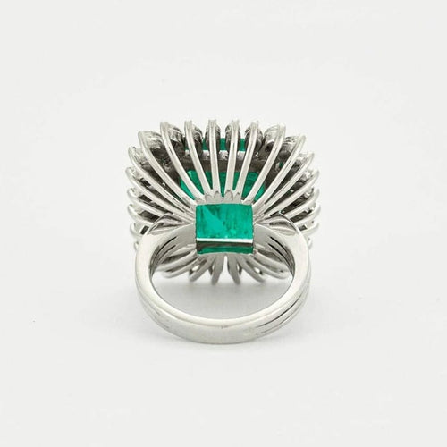 Bague 53 Bague marguerite en or blanc 18k et émeraude 13ct 58 Facettes 1972