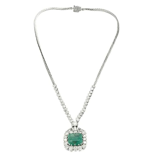 Collier Collier pendentif en or gris 18k, émeraude et diamants 58 Facettes LJ15