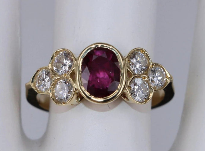 Bague 55 Bague ovale en or jaune avec rubis et diamants 58 Facettes BA-4