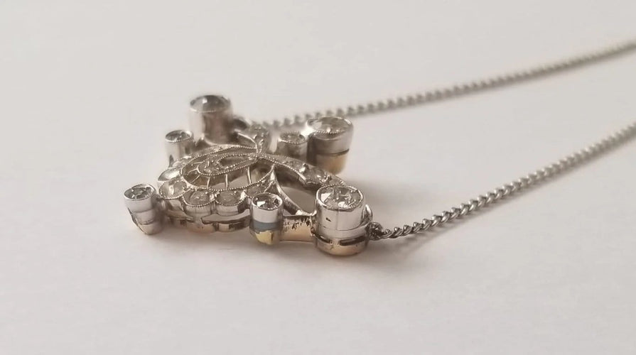 Collier Collier Art Déco en or blanc 18k et diamants 58 Facettes