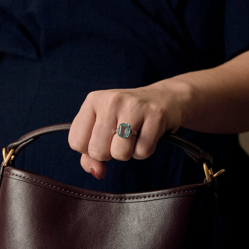 Anello 51 Anello in oro bianco, acquamarina e diamanti 58 Facettes COMP1392