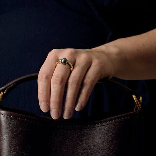 Bague 53 Cartier - Bague jonc bombé en or jaune 18k et perle de Tahiti 58 Facettes DADB-06