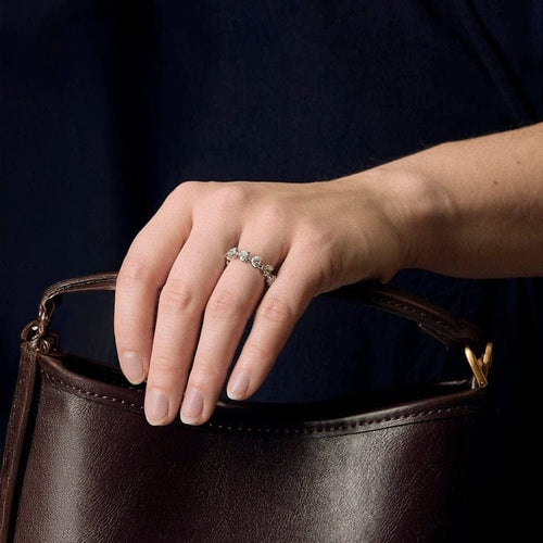 Bague 51 Bague souple sertie de diamants en or gris 18k 58 Facettes JRW0023