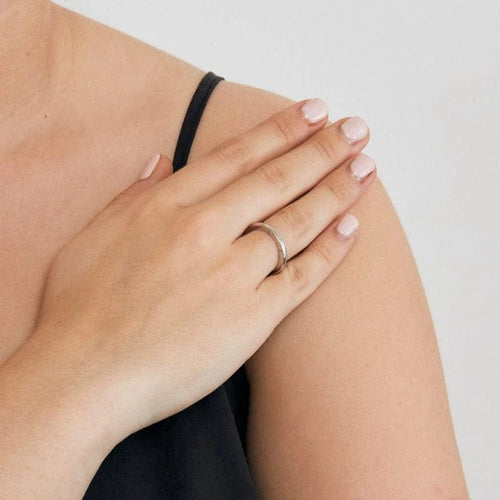 Bague 54 Piaget - Alliance en platine 950 et petit diamant brillant 58 Facettes B2