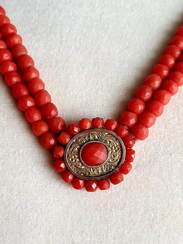 Collier Collier ancien 2 rangs de corail facetté avec motif central - 19ème siècle 58 Facettes