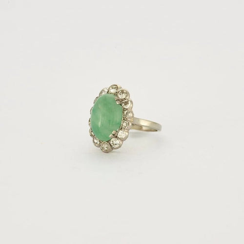 Bague 49 Bague cabochon jade et diamants en or blanc 18 carats 58 Facettes 1933