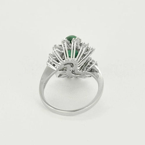 Bague 54 Bague cabochon d'émeraude ovale en or gris 18k et diamants 58 Facettes BA452