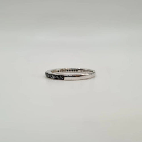 Bague 53 Demi-alliance or blanc sertie de diamants noirs 58 Facettes