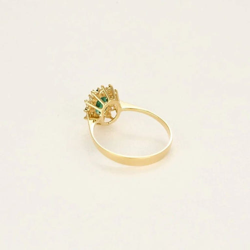 Bague 55.5 Bague marguerite en or jaune 18k et émeraude entourée de diamants 58 Facettes BA623