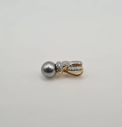 Pendentif Pendentif or jaune serti d’une perle Tahiti et diamants 58 Facettes