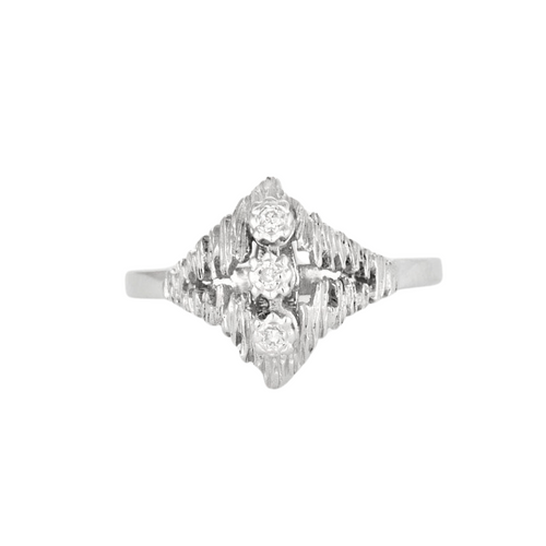 Bague 52 Bague ancienne or blanc 3 diamants 58 Facettes