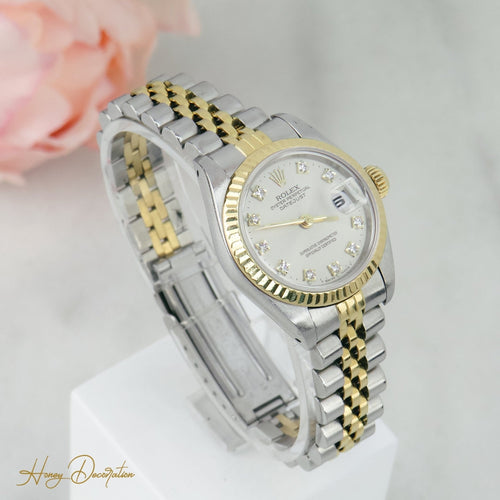 https://cdn.shopify.com/s/files/1/0442/6560/3235/products/rolex-lady-datejust-stahlgold-mit-diamant-ziffernblatthoney-decoration-418809.jpg?v=1681404581