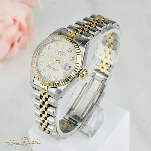 https://cdn.shopify.com/s/files/1/0442/6560/3235/products/rolex-lady-datejust-stahlgold-mit-diamant-ziffernblatthoney-decoration-678661.jpg?v=1681404581
