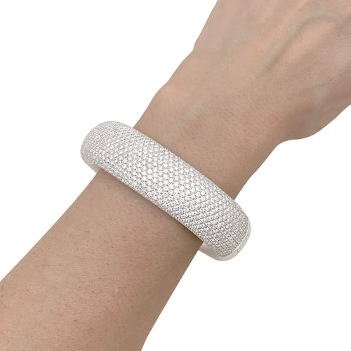 Bracelet Bracelet jonc en or blanc 750 pavé de diamants 58 Facettes 34080