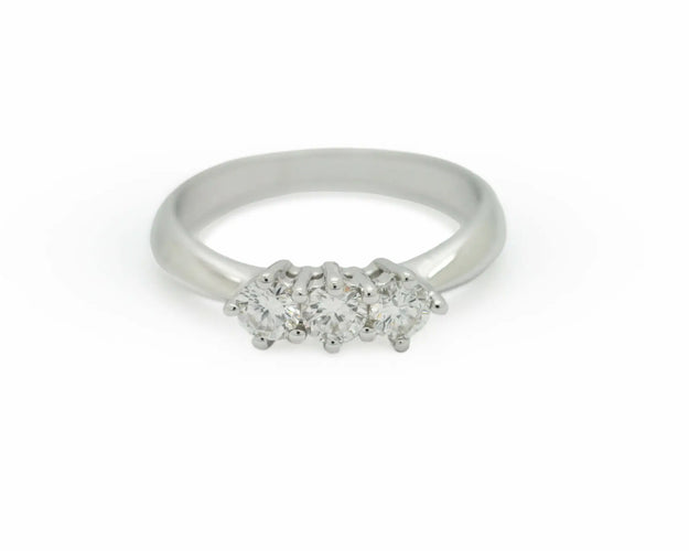Bague Bague trilogie en or blanc 18 kt et diamants 0,43 ct 58 Facettes 7320